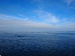 青い海と青い空