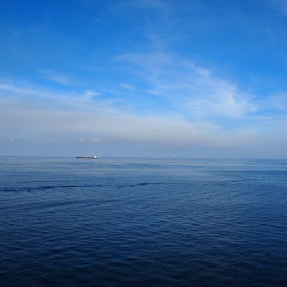 青い海と青い空